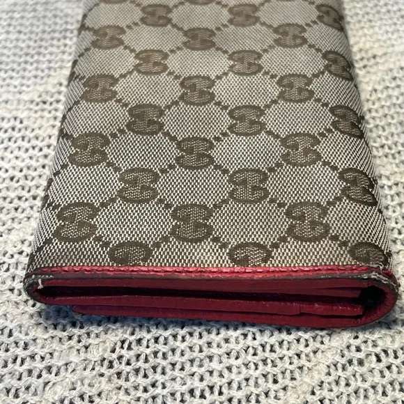 Gucci Beige and Red Monogram Wallet - Picture 12 of 14